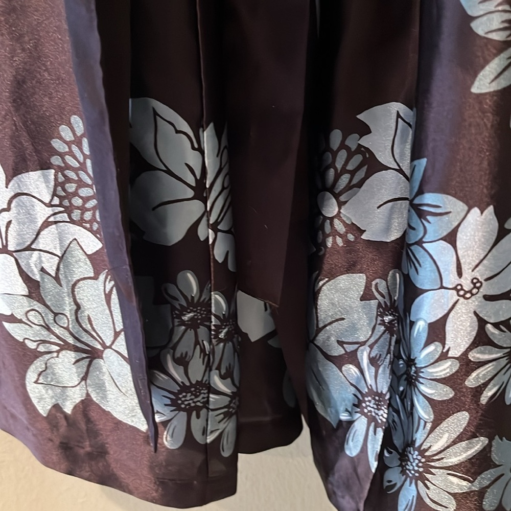 Robe, Gorgeous used polyester robe size medium brown/blue - Picture 3 of 8